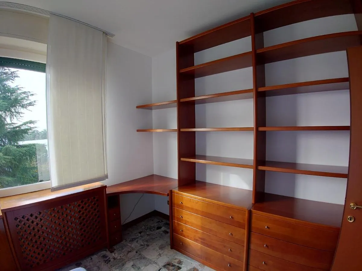 Apartment Luminoso Appartamento Con Balcone Veduggio con Colzano Italy